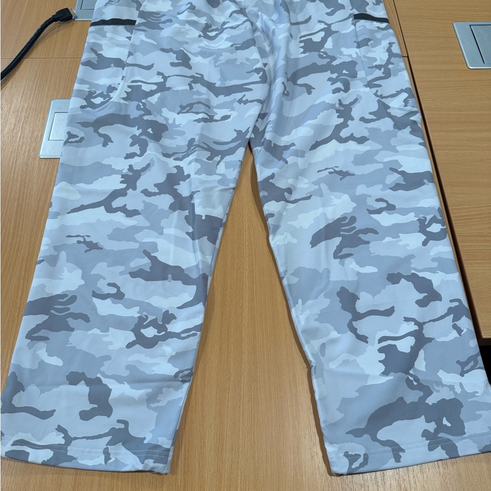 Under Armour Men's Light Gray Camouflage Cargo Pants